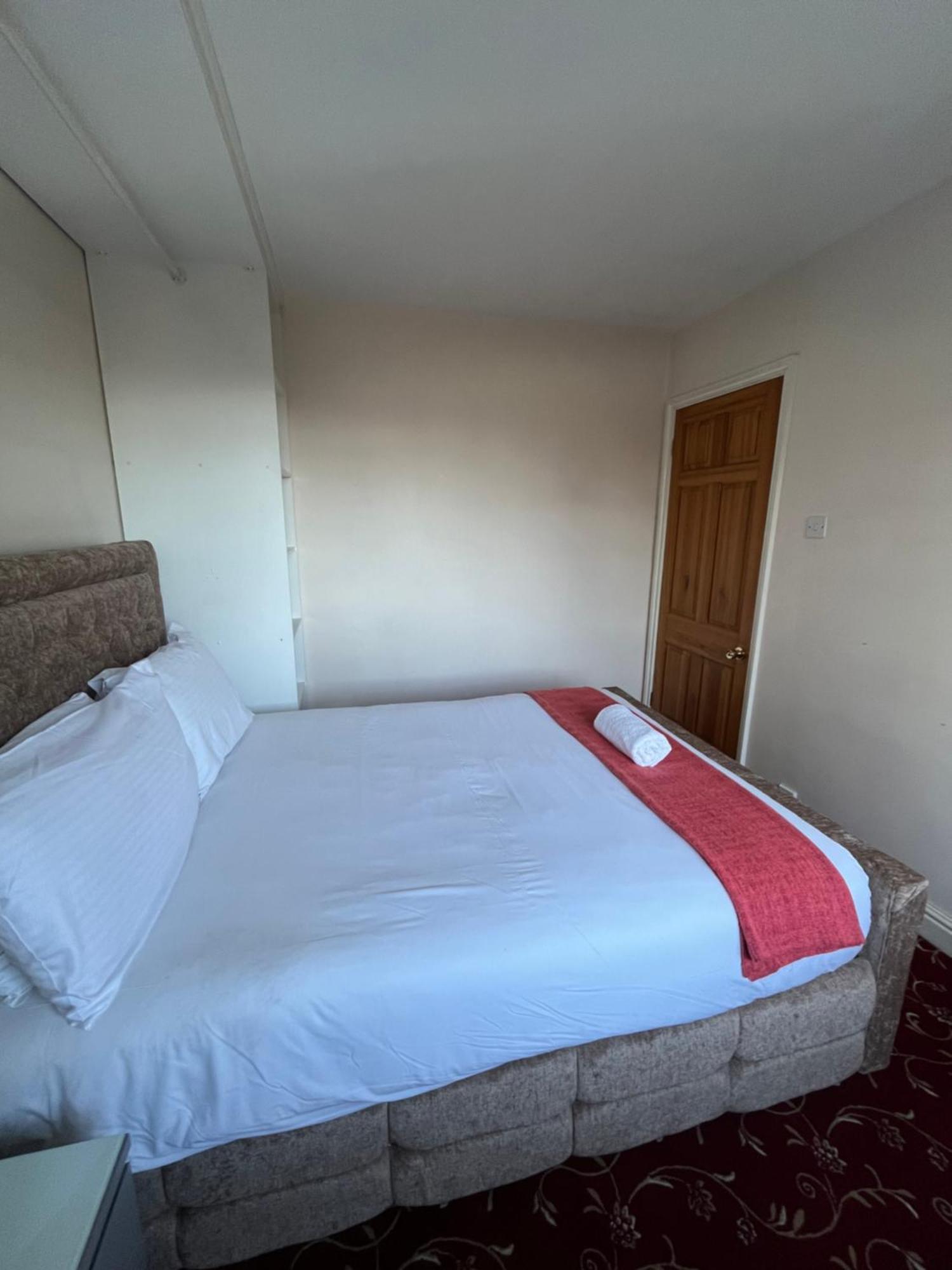 Unwind In Comfort At Cosy Caradus Your 4 Bedroom Home Sweet Home! Birmingham Exterior photo