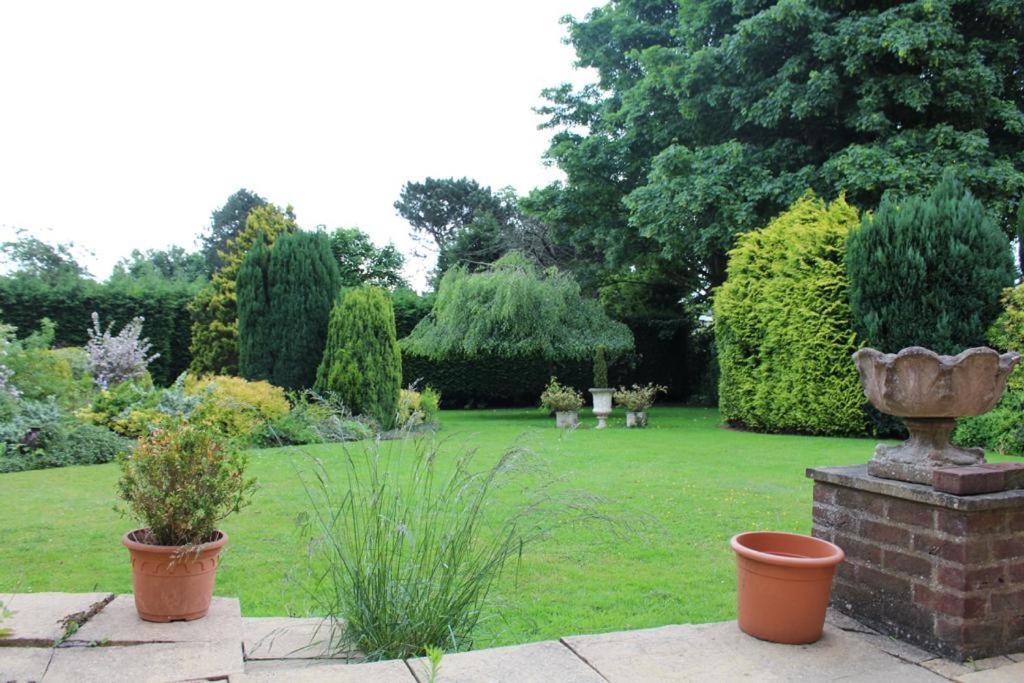 Unwind In Comfort At Cosy Caradus Your 4 Bedroom Home Sweet Home! Birmingham Exterior photo
