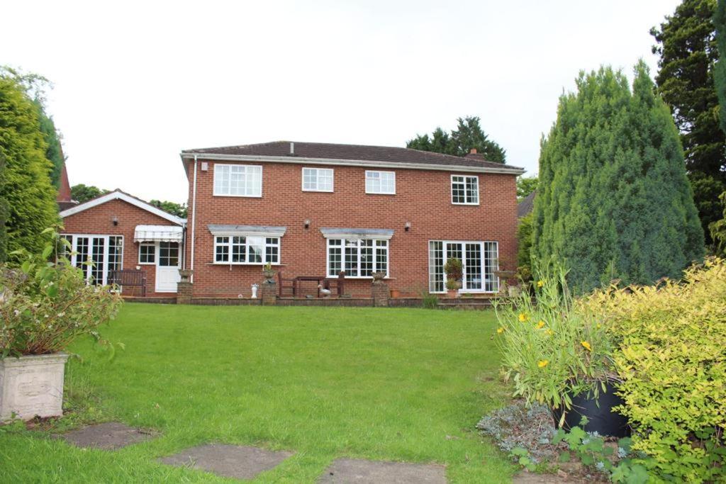 Unwind In Comfort At Cosy Caradus Your 4 Bedroom Home Sweet Home! Birmingham Exterior photo